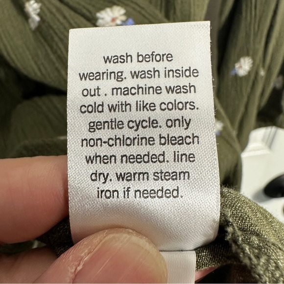 Sonoma green/white floral tunic, Med., v-neck, flowy, casual, fall, transitional - Picture 6 of 9